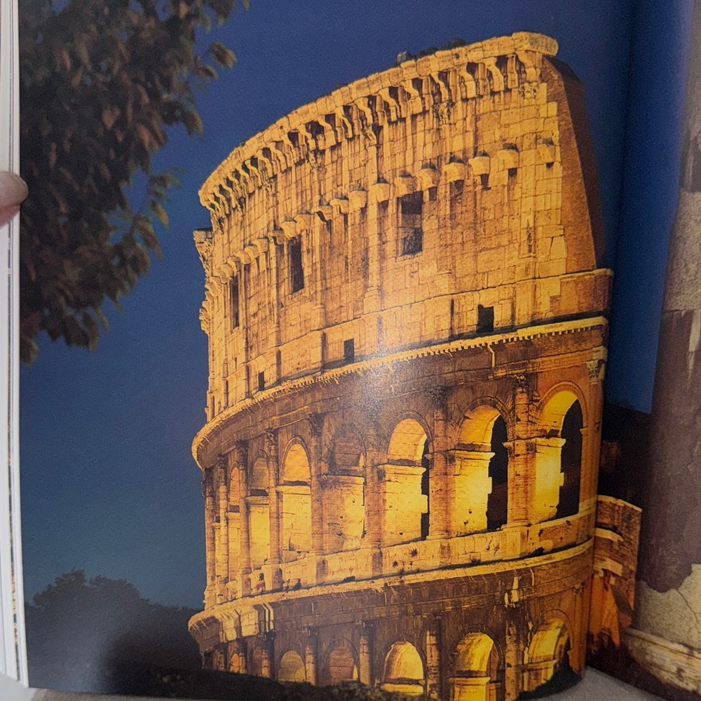 Rome Art and Architecture Book - 679 pages nwot 10 1/2 inches x 9 x 2